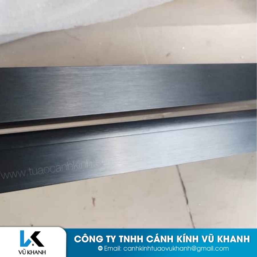 CÁNH KÍNH TỦ ÁO VŨ KHANH